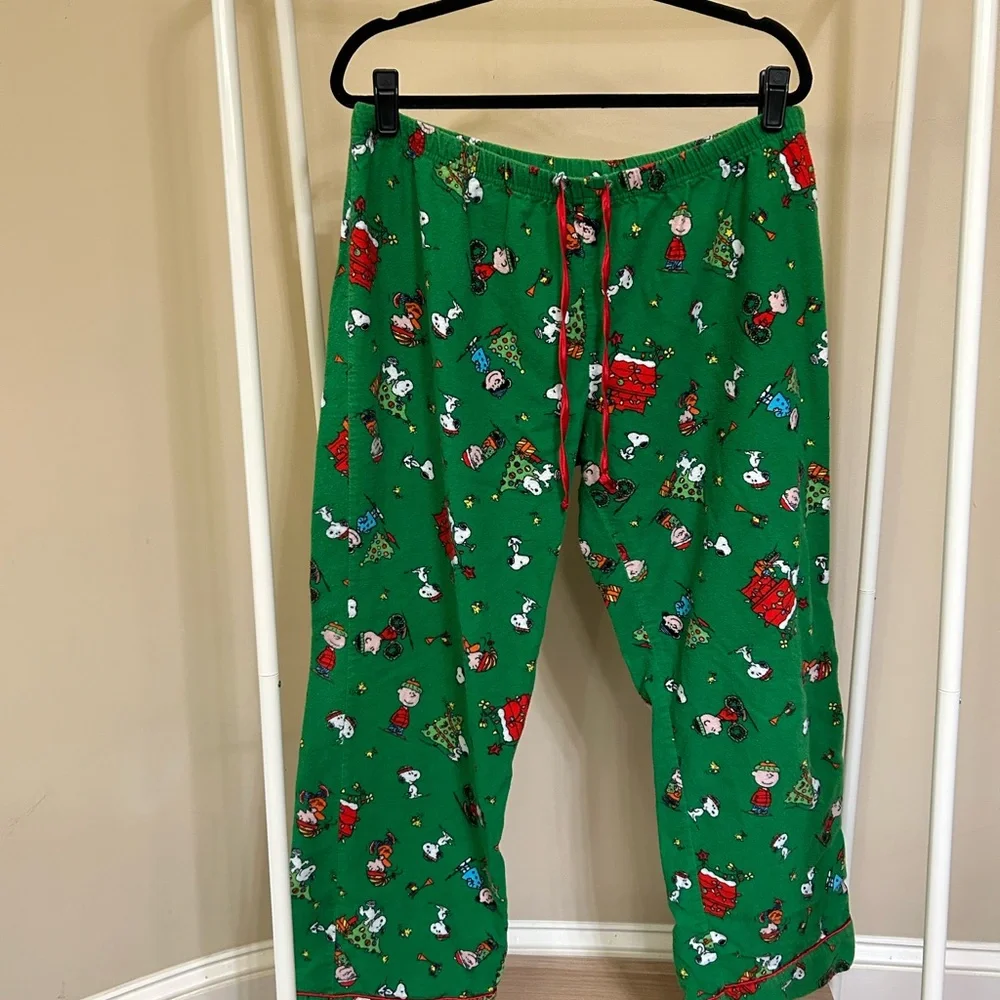 Peanuts/Snoopy Pajamas - Picture 2 of 9